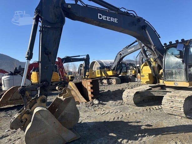 2022 DEERE 245G LC