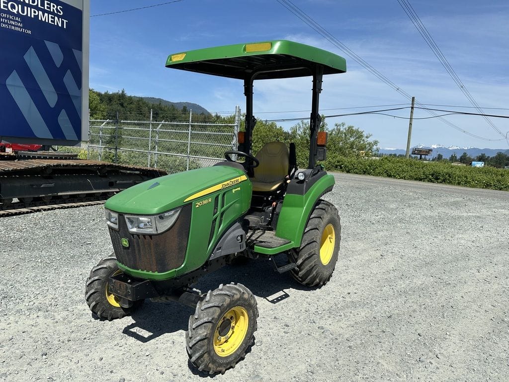 2017 John Deere 2038R