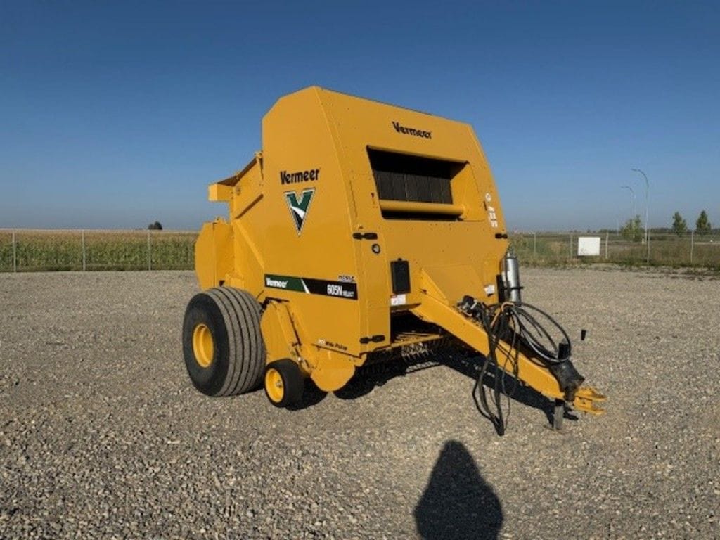2021 Vermeer® Round Hay Balers 605N
