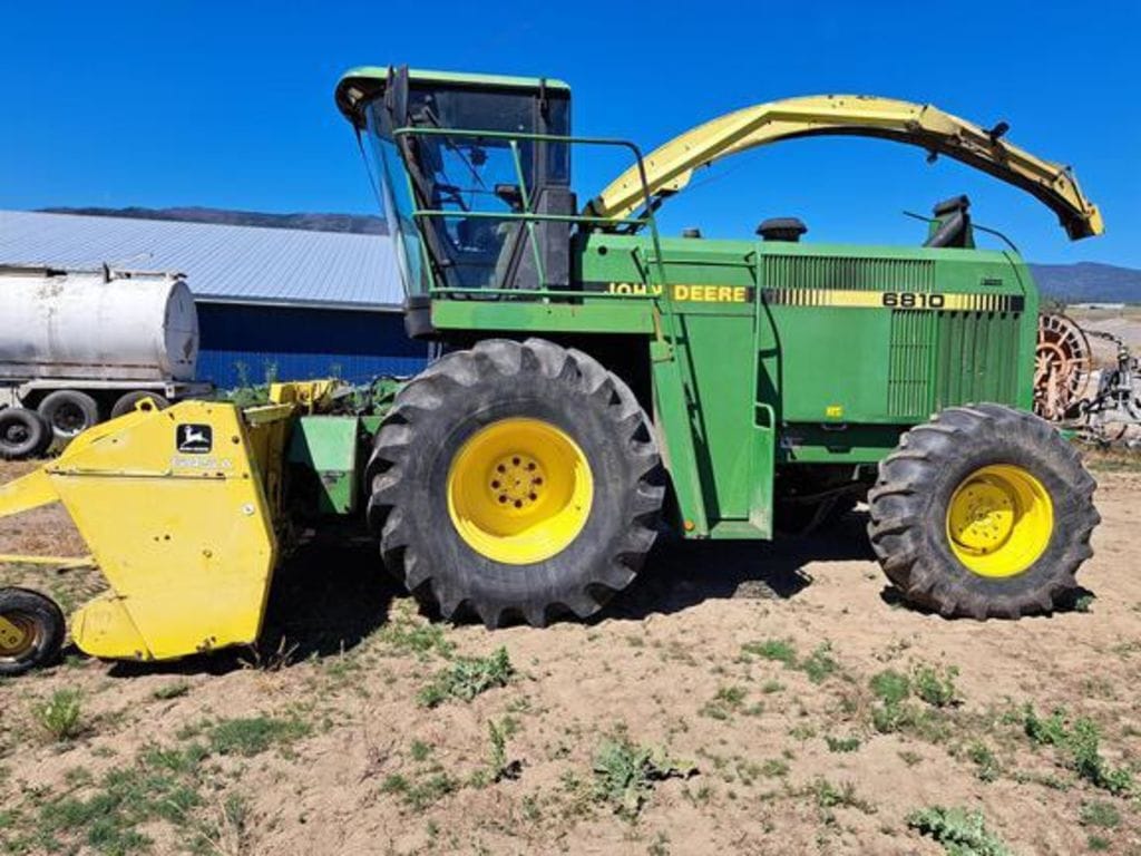 1993 John Deere 6810