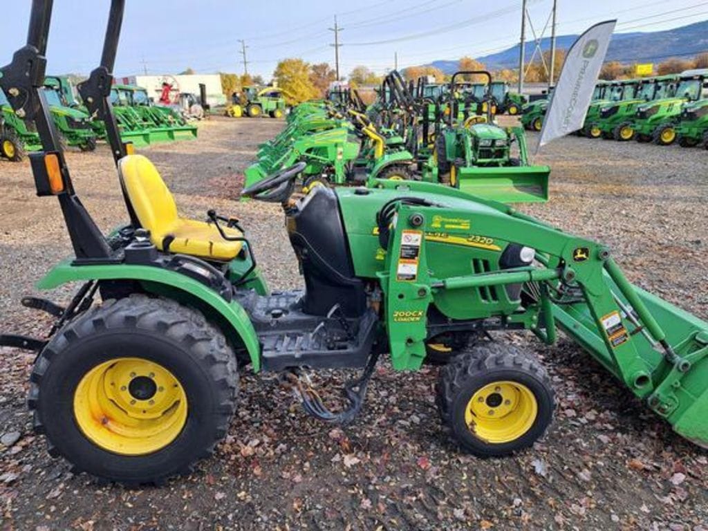 2011 John Deere 2320