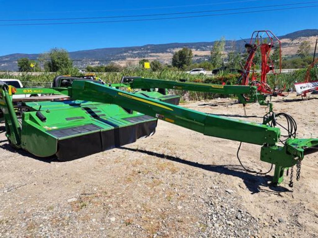 2019 John Deere 835