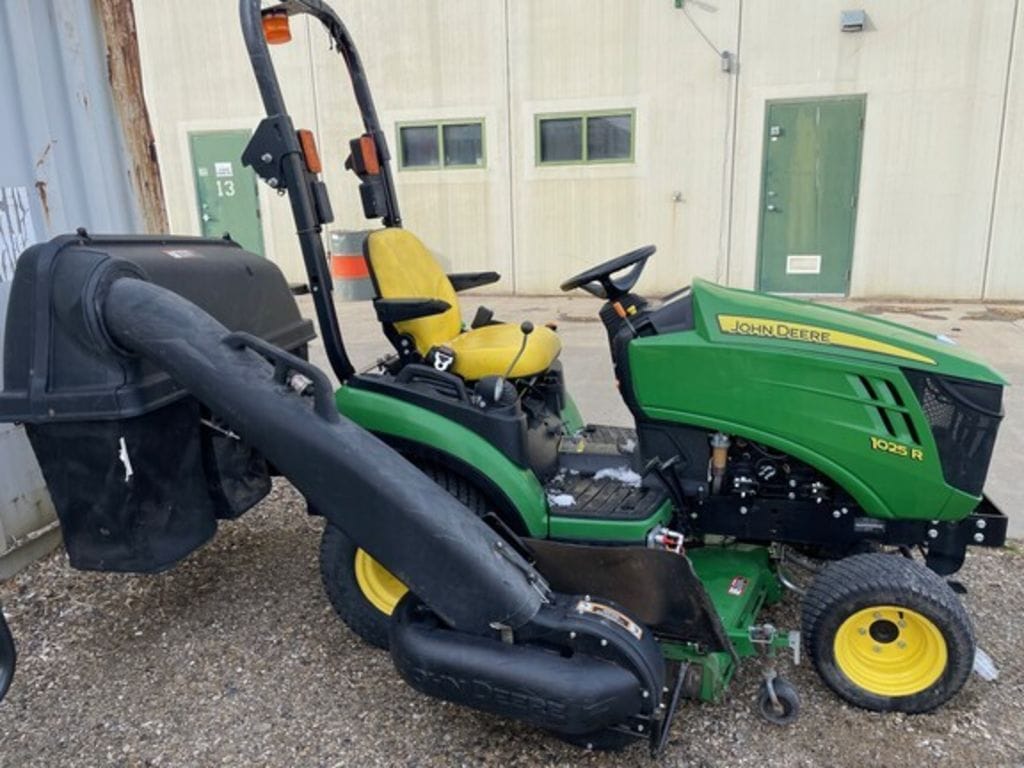 2016 John Deere 1025R