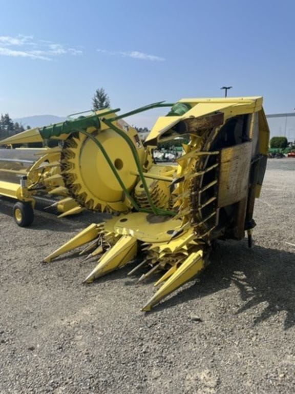 2016 John Deere 676