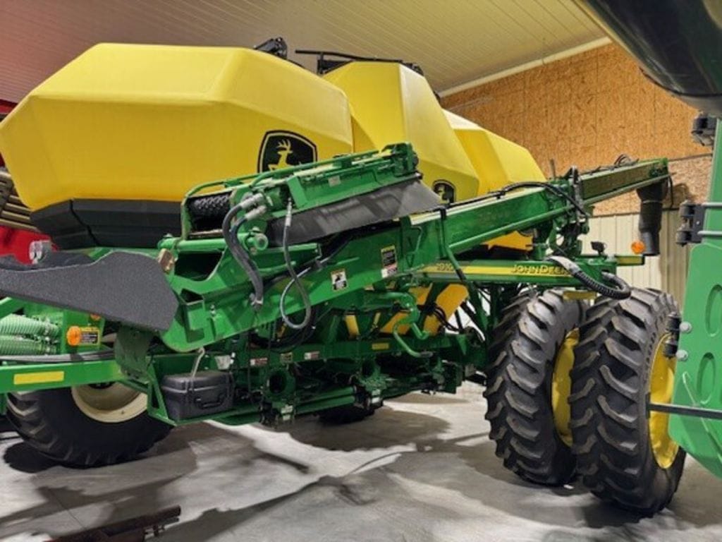 2017 John Deere 1910