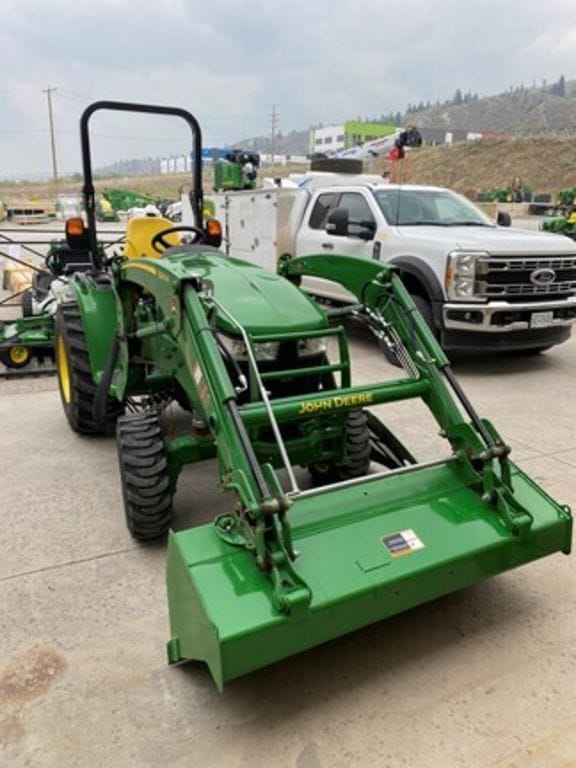 2023 John Deere 3033R