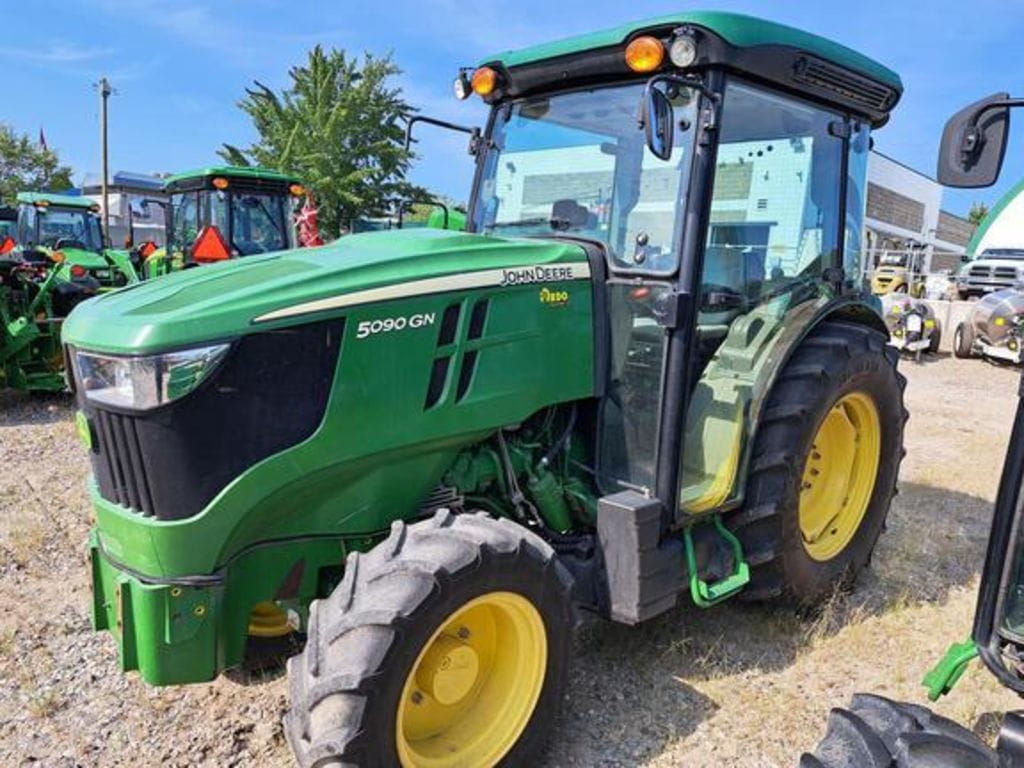 2017 John Deere 5090GN