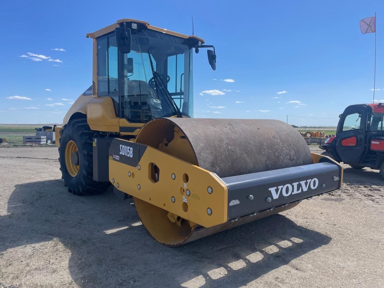 2023 VOLVO SD115B