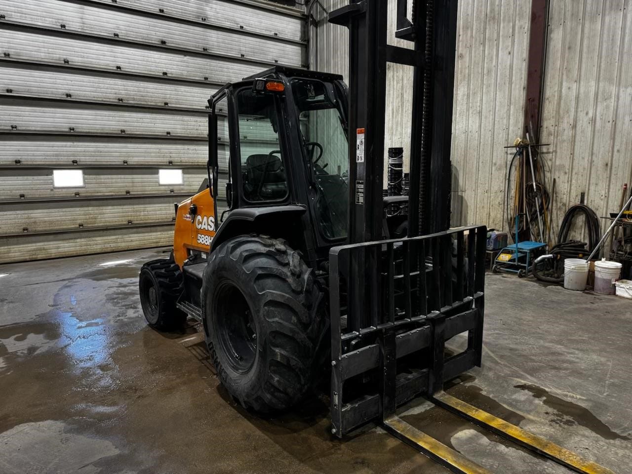 2024 CASE 588H