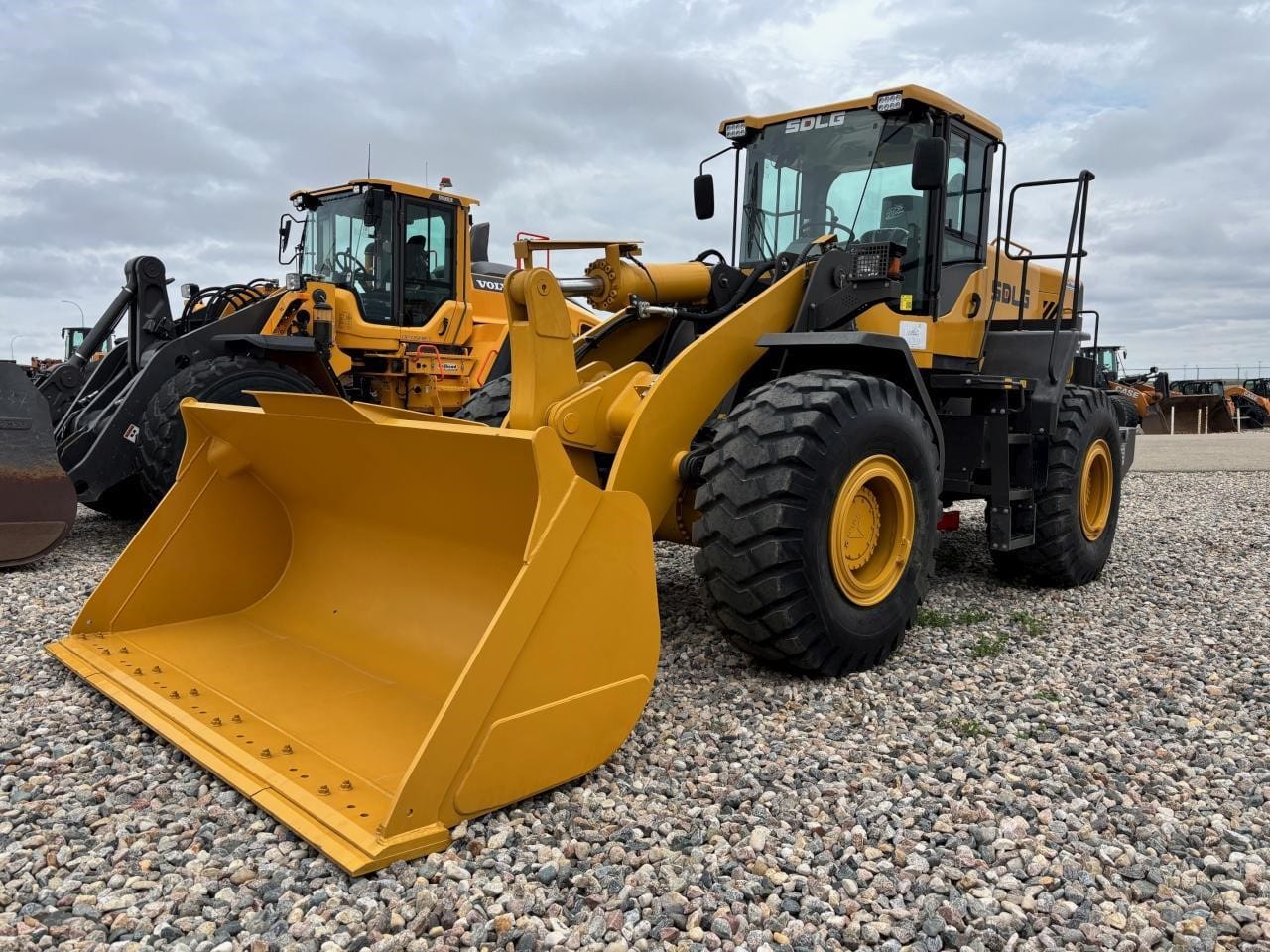 2023 SDLG L959F
