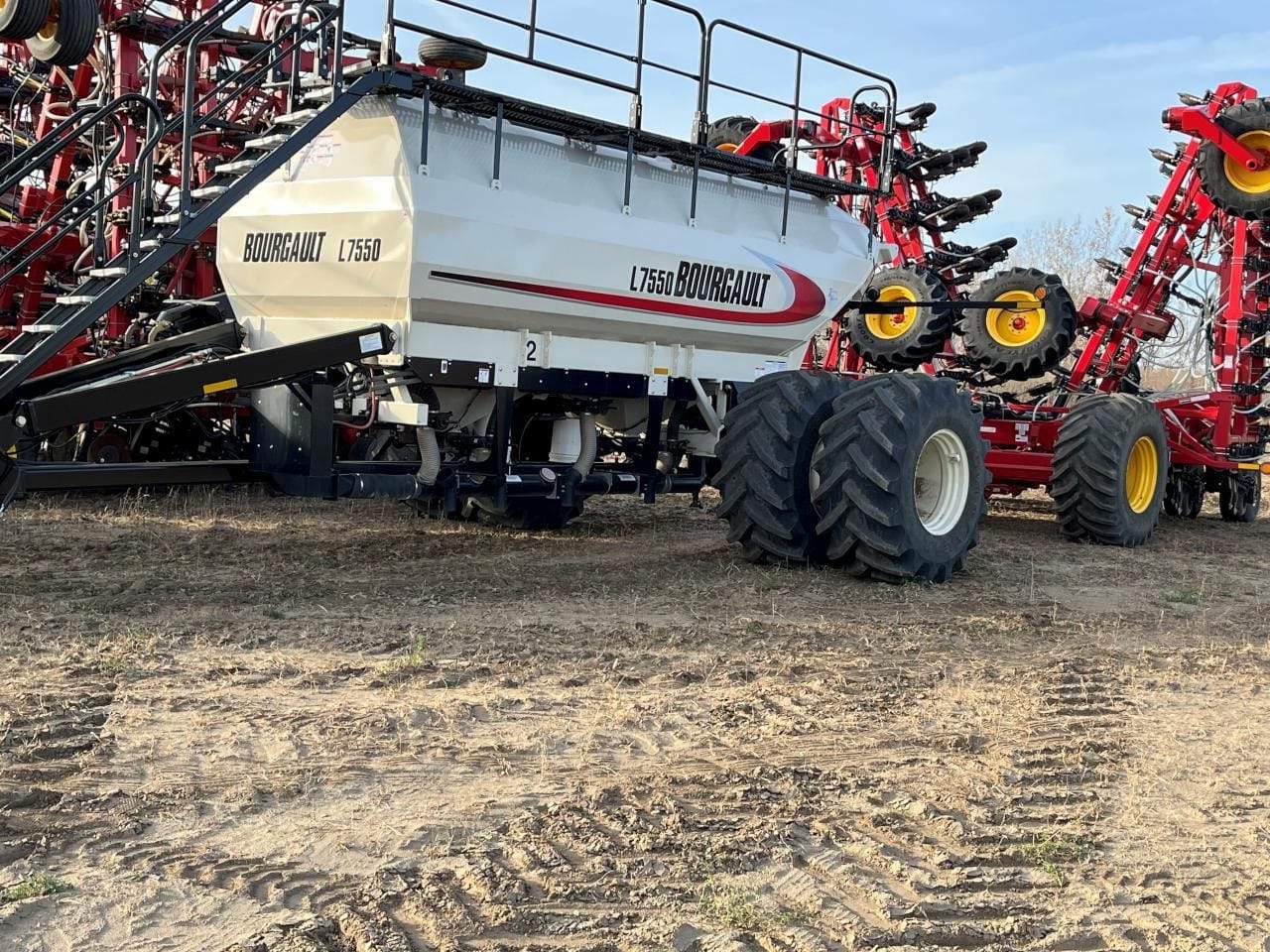 2017 BOURGAULT 3320-76