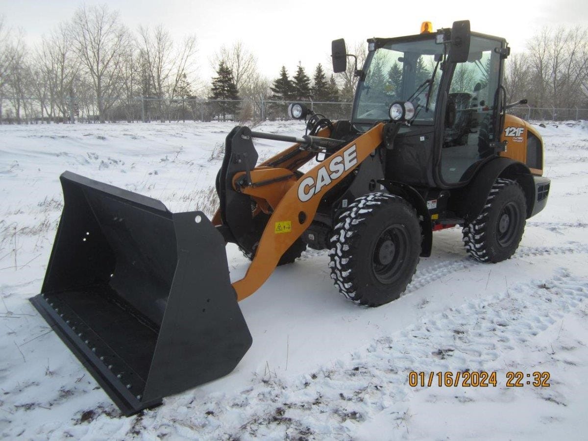 2024 CASE 121F