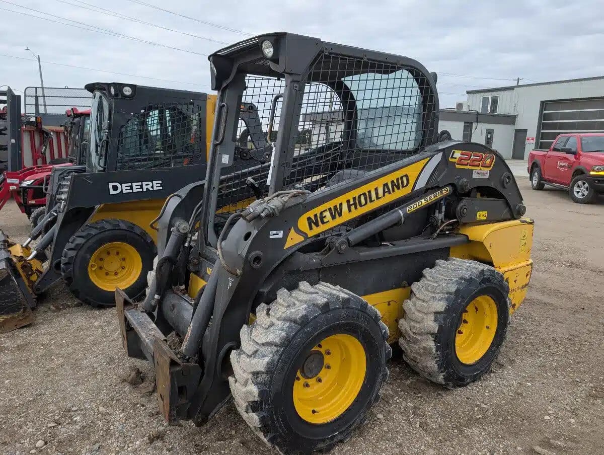 2014 New Holland L220