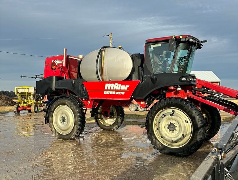 2008 MILLER 4275 SELF PROPELLED SPRAYER