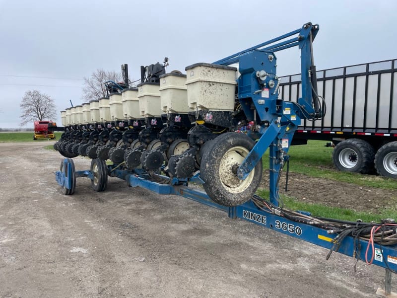 2003 KINZE 3650 12 ROW PLANTER