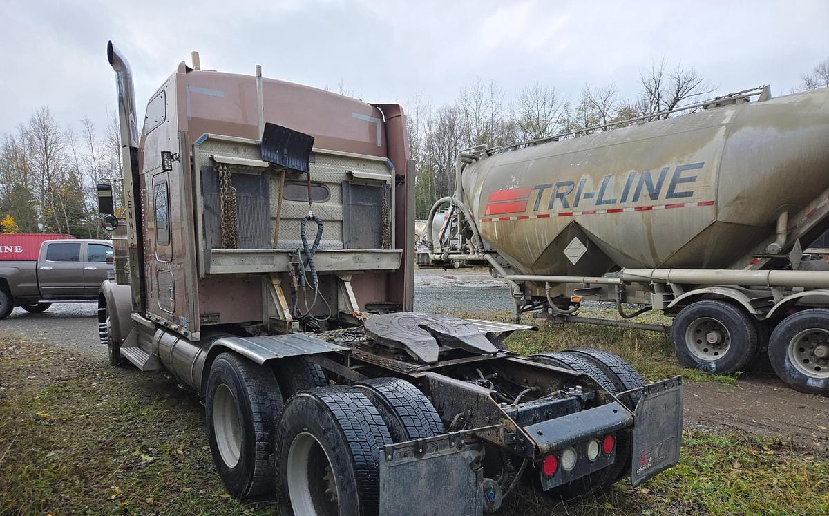 2009 Kenworth W900L Sleeper Truck Tractor