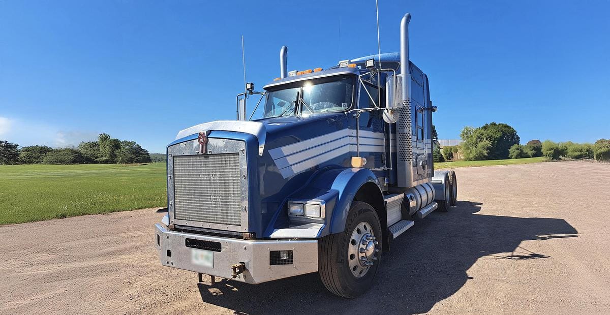 2011 Kenworth T800 Sleeper Truck Tractor