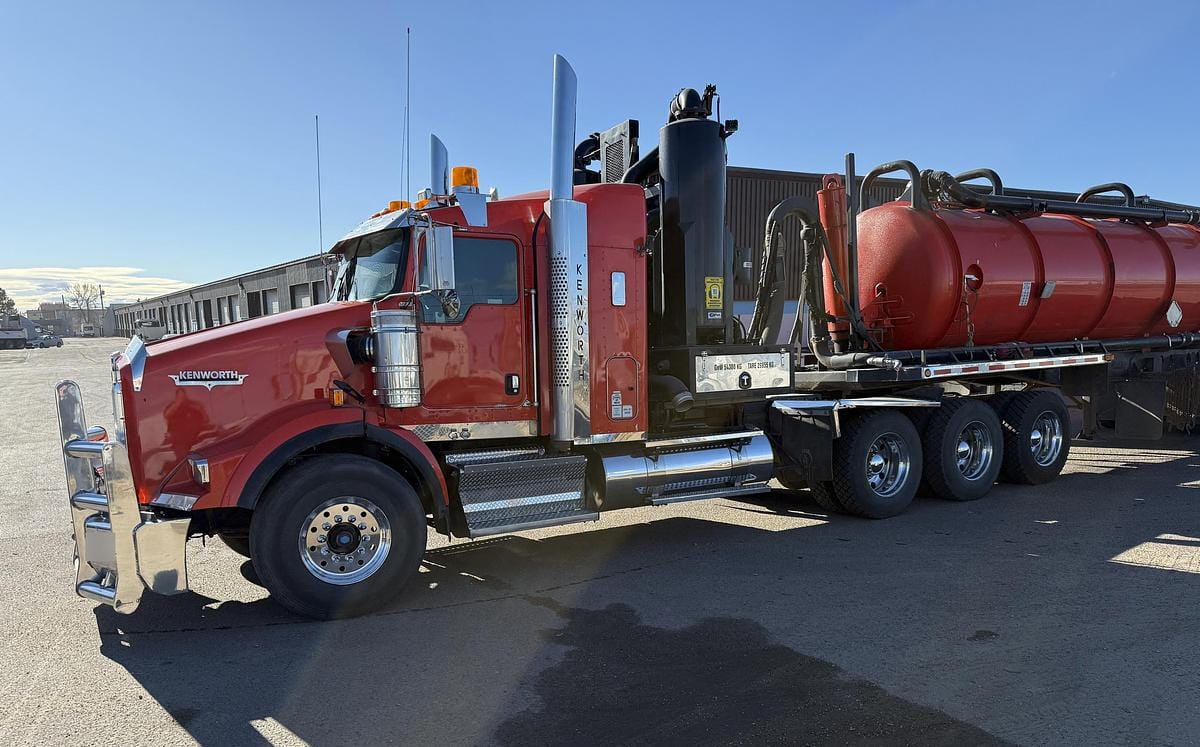 2012 Kenworth T800 Tandem Tri Semi Vac Truck & Trailer