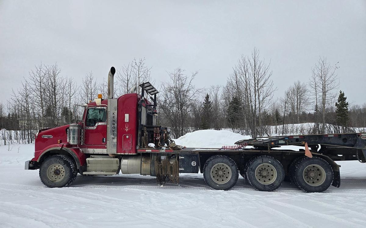 2016 Kenworth T800 Tri Drive Winch Truck