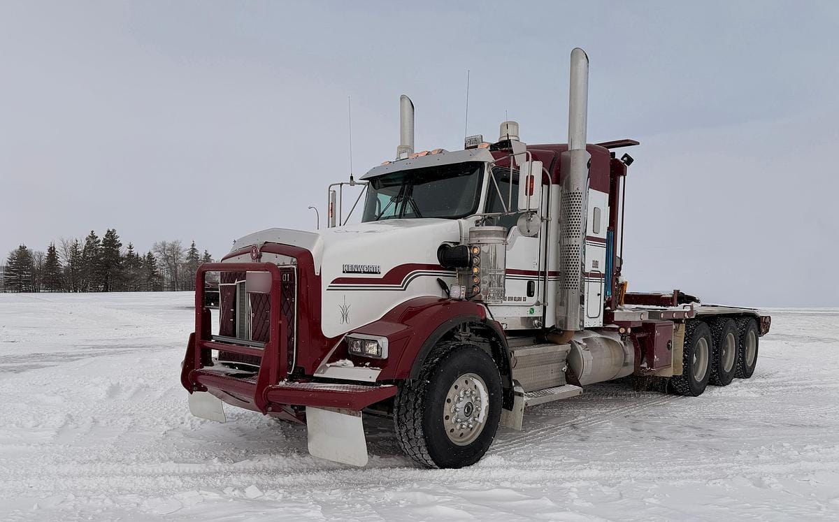 2011 Kenworth T800 Tri Drive Texas Bed Truck