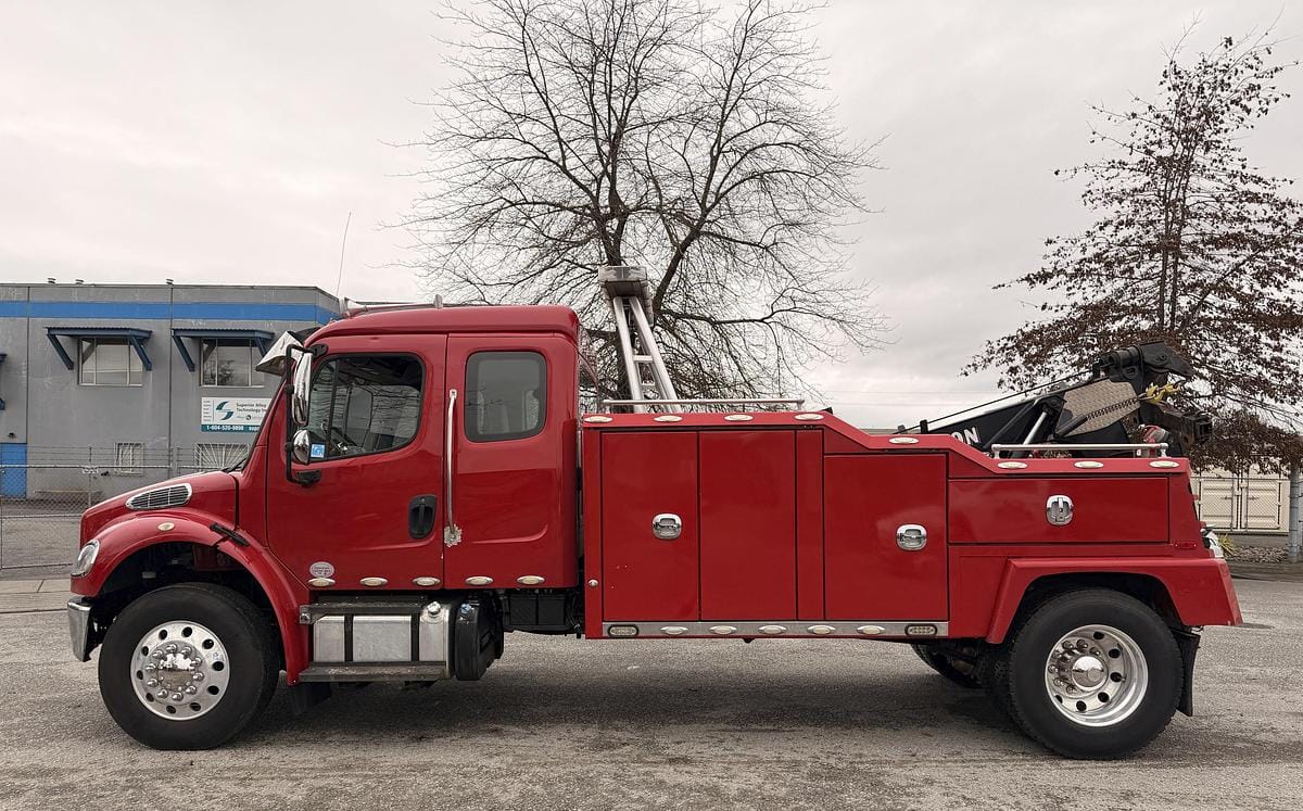 2014 Freightliner M2106 Tow Truck