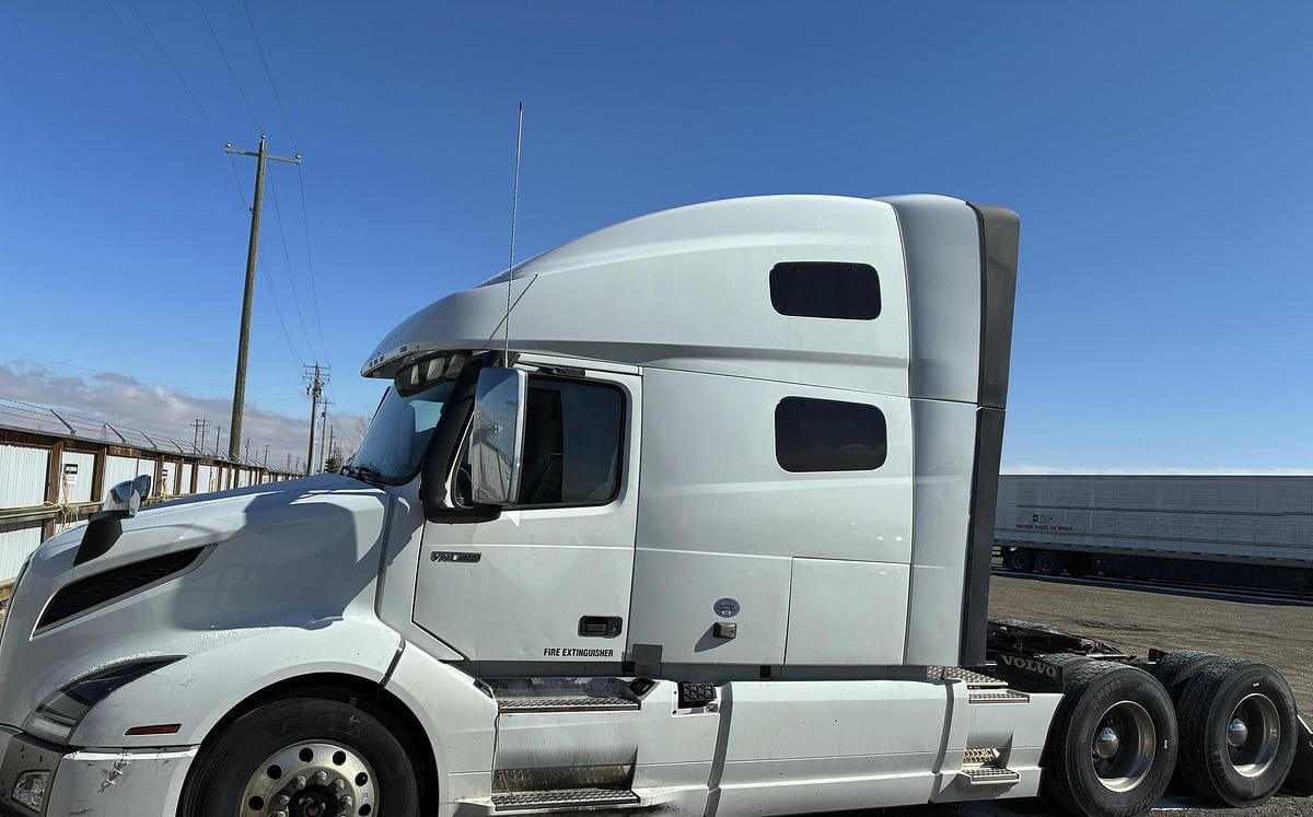 2020 Volvo VNL 760 Sleeper Truck Tractor