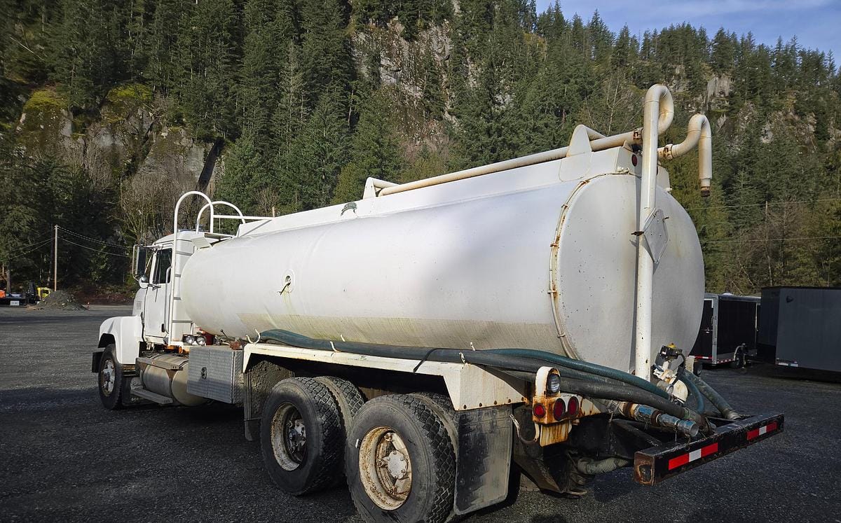 1996 Mack CH613 Water Truck