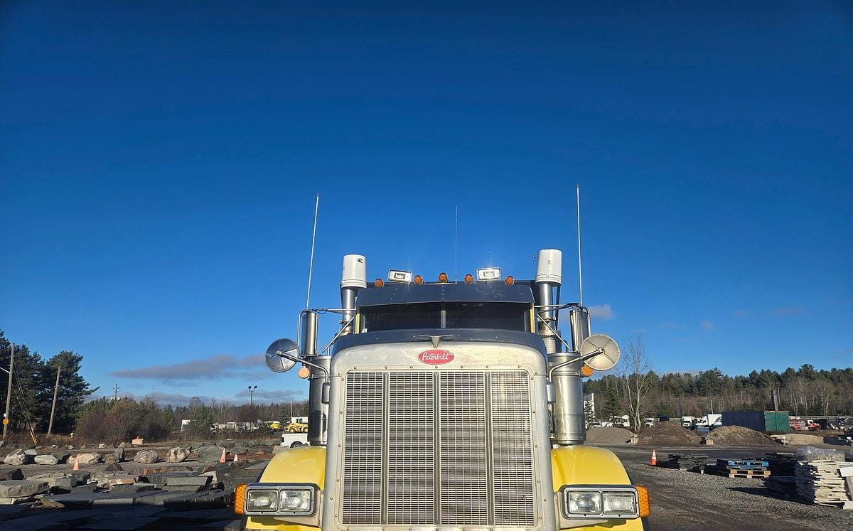 2002 Peterbilt 378 Dump Truck