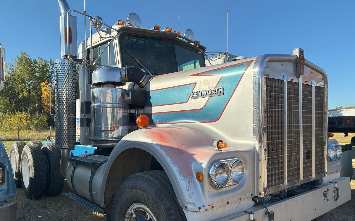 1980 Kenworth W900 Cab & Chassis