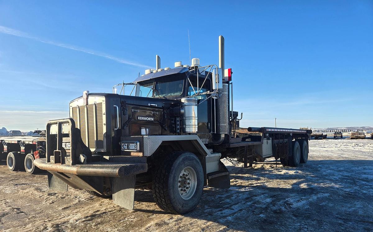 2006 Kenworth C500B Bed Truck