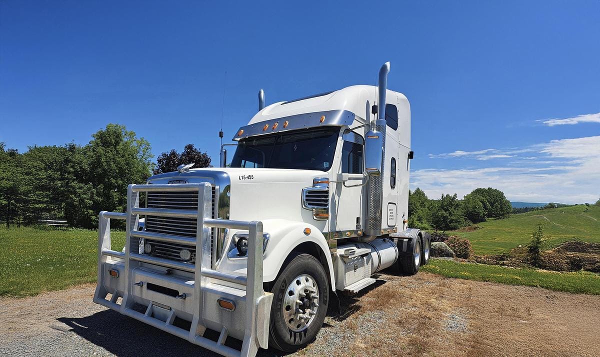 2020 Freightliner Coronado Sleeper Truck Tractor