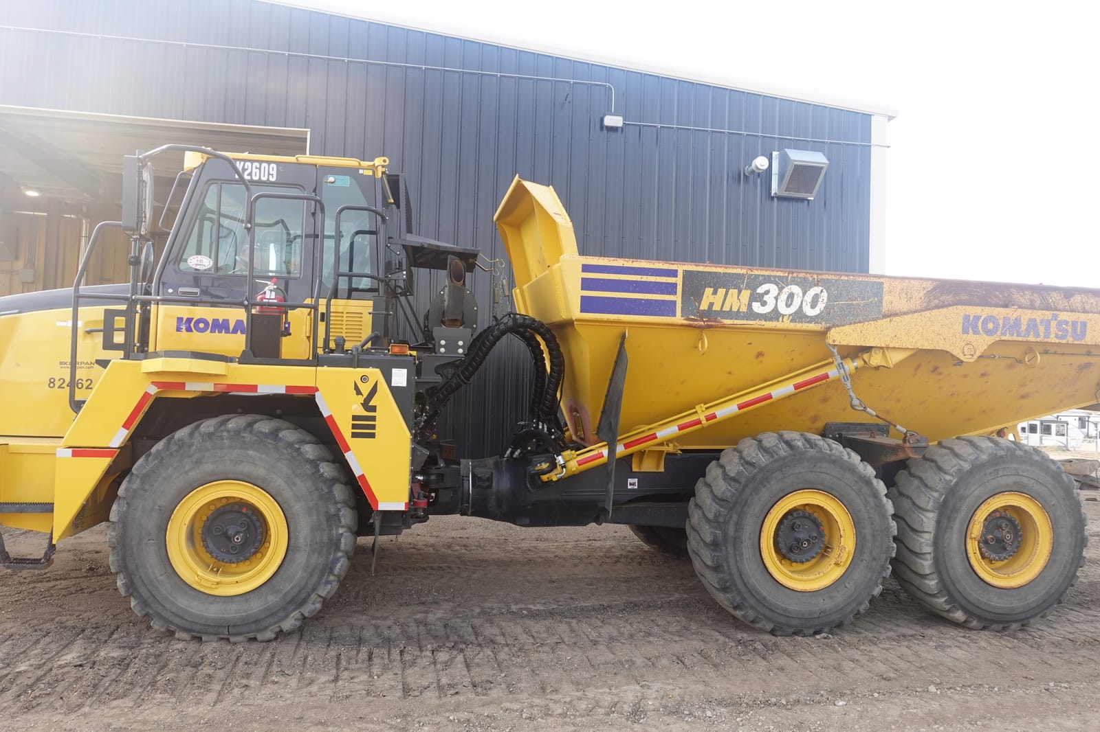2022 Komatsu HM300-5