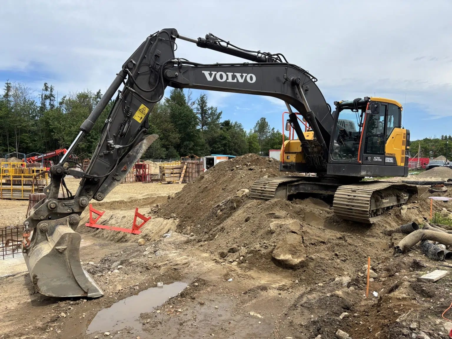 2023 volvo ecr235el