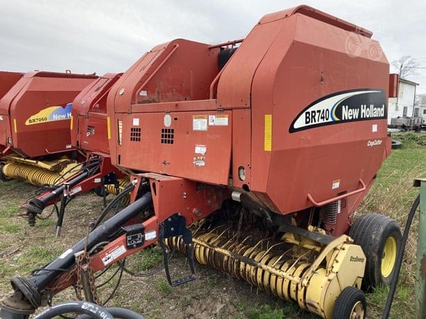 2005 NEW HOLLAND BR740