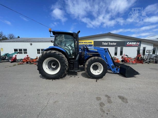 2017 NEW HOLLAND T6.175
