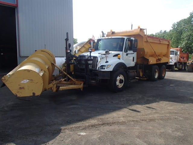 International 7400 2005