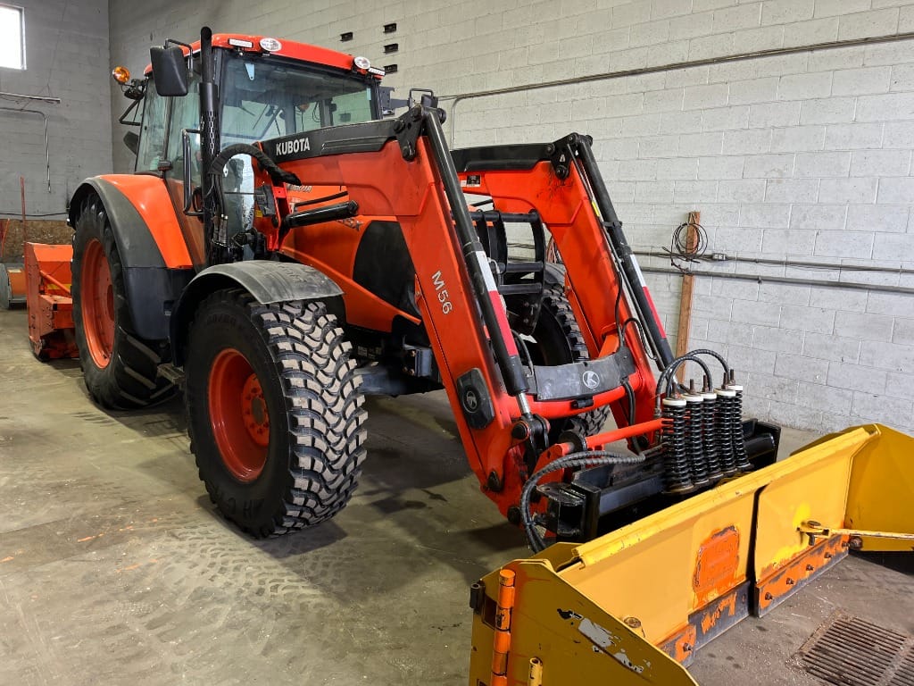 Kubota M135X 2013