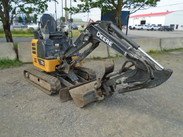 John Deere 17G 2022