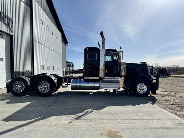 2019 PETERBILT 389