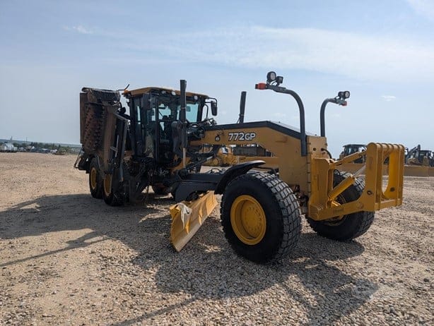 2014 DEERE 772GP