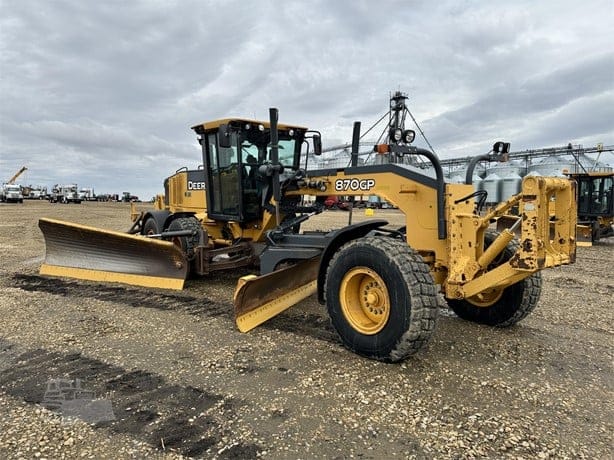 2011 DEERE 870GP