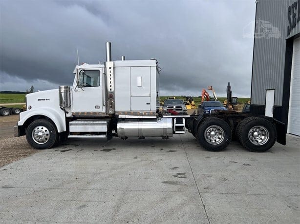 2009 WESTERN STAR 4900