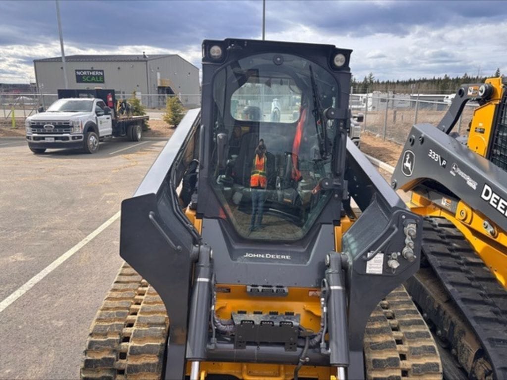 2022 John Deere 333G