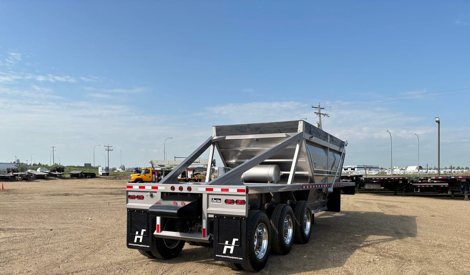 2026 Loadline Tridem Windrow Clamshell