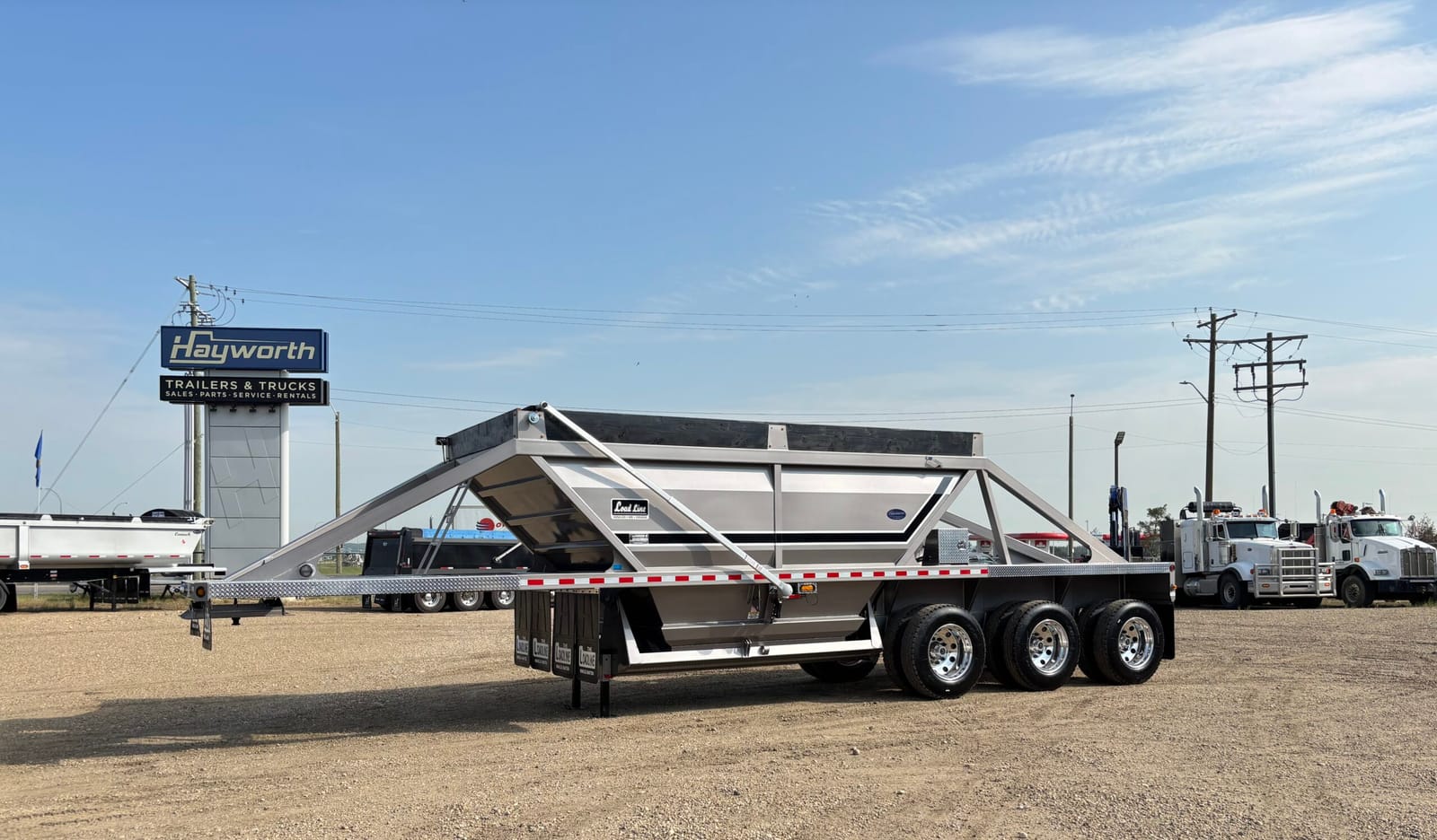 2026 Loadline Tridem Windrow Clamshell
