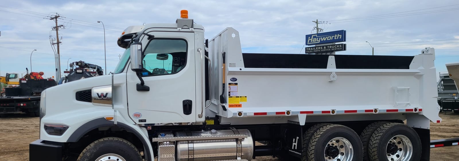 2026 Lanau 15′ Hardox 450 Outside Hoist Dump Body