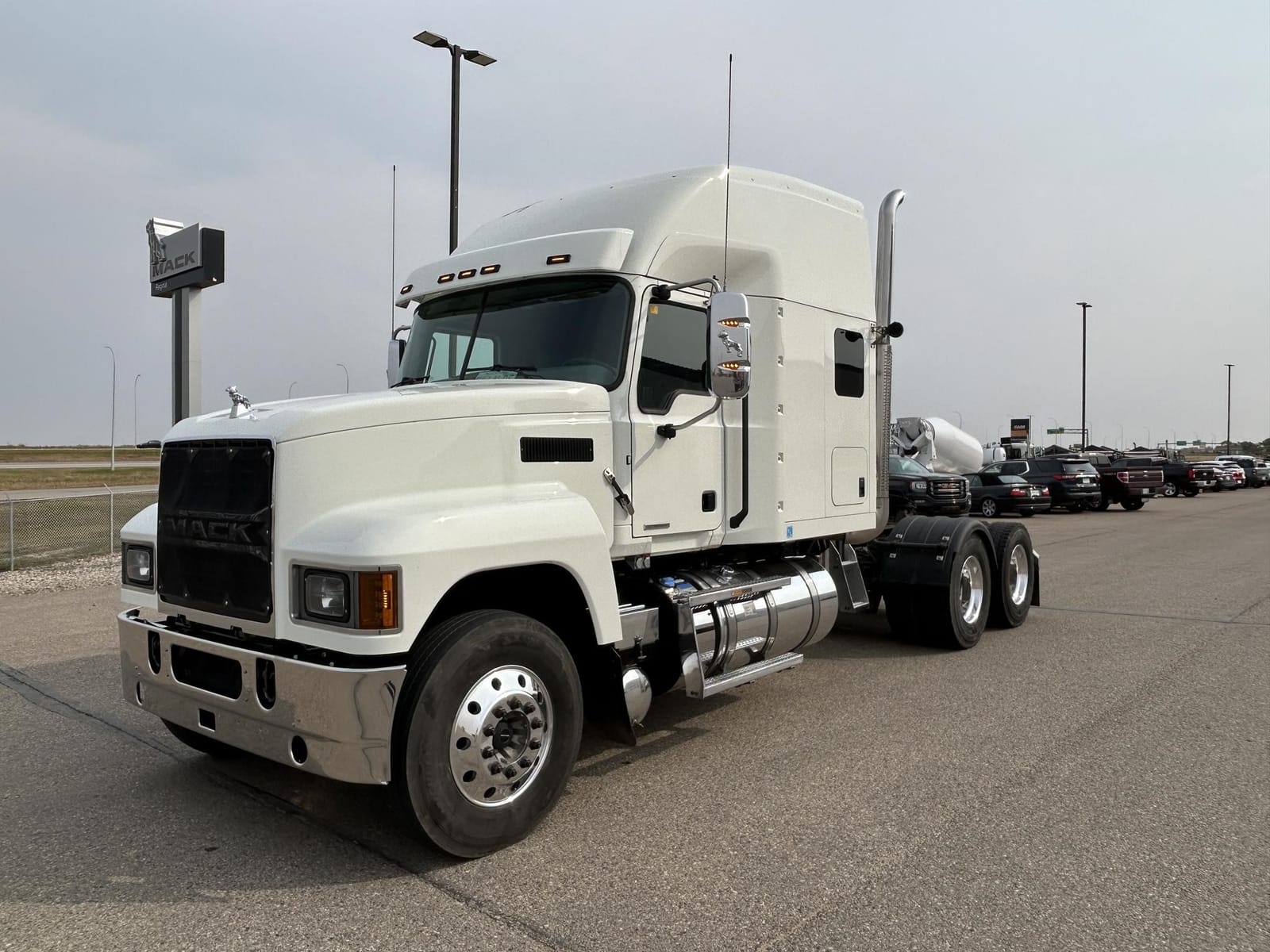 2023 MACK PINNACLE 64T