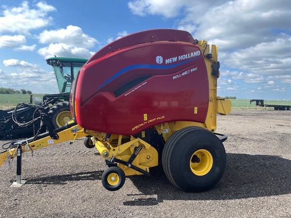 2023 New Holland RB560