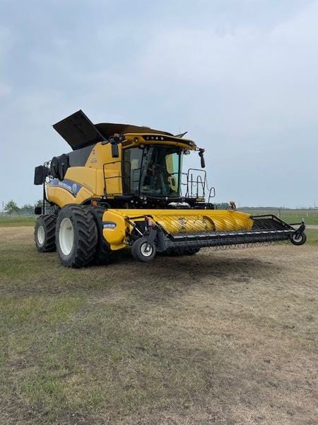 2022 New Holland CR10.90