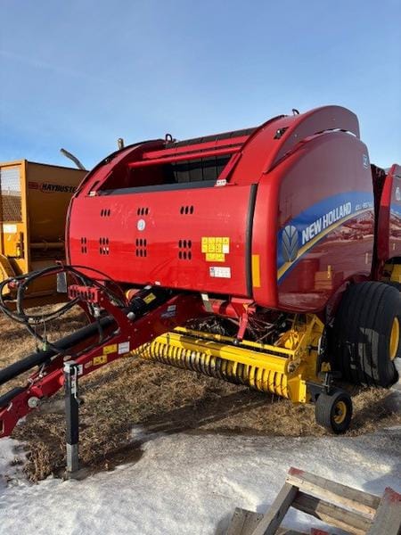 2021 New Holland RB560